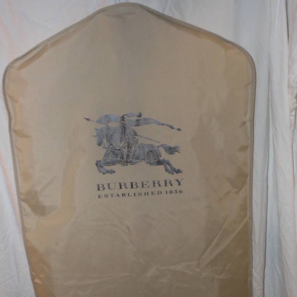 MEN’S BURBERRY GARMENT BAG / SUIT DUST COVER